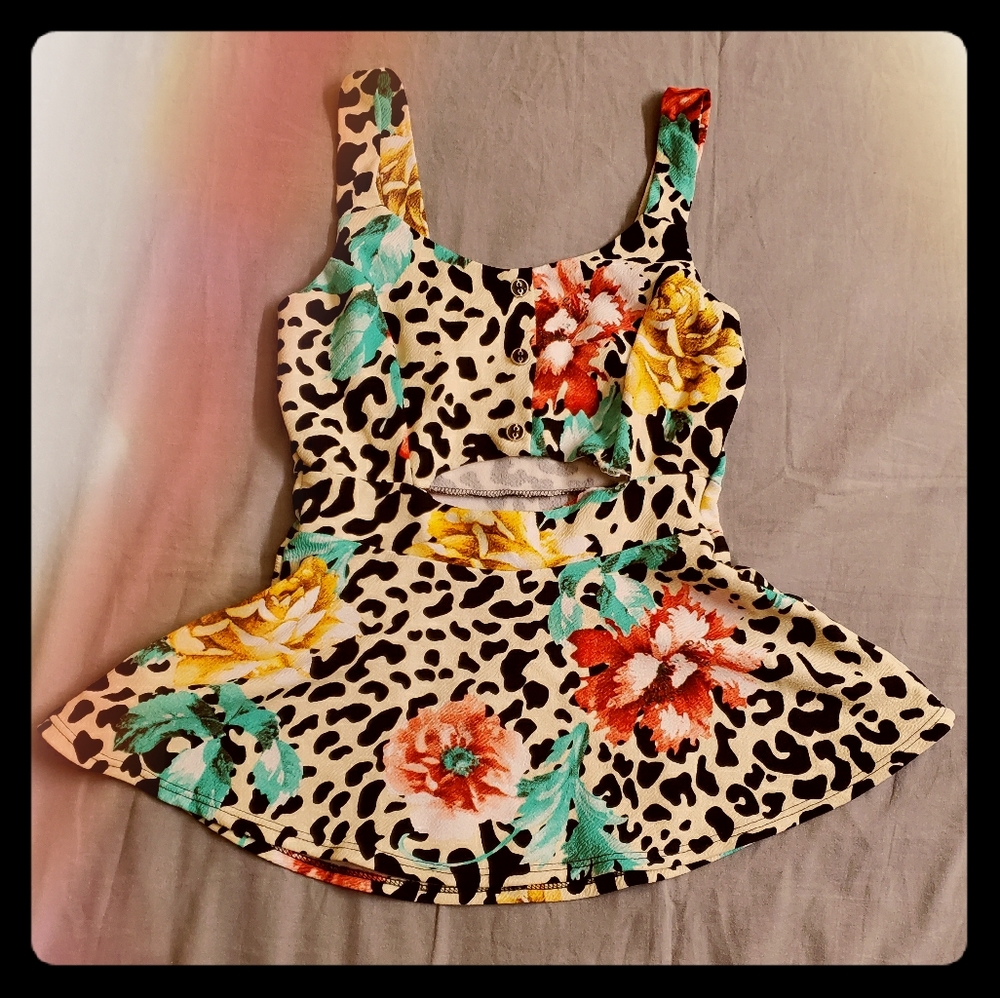 🍀Leopard and floral peplum top